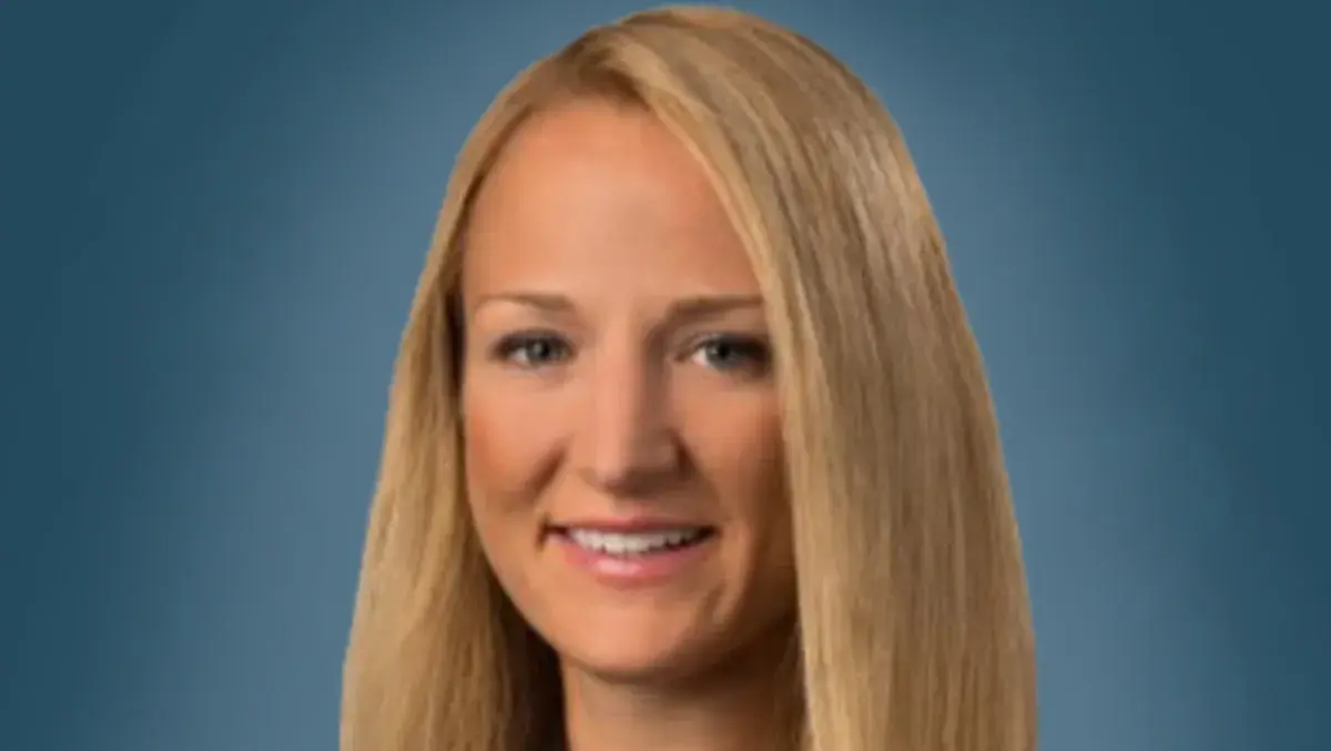 Headshot lindsaysanchez  2 1(2)