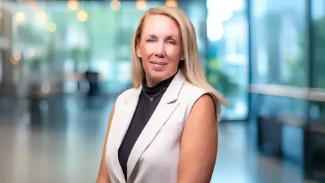 Kristen sanderson headshot  1 